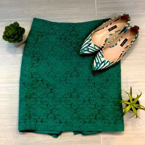 The Limited 0 green lace pencil skirt